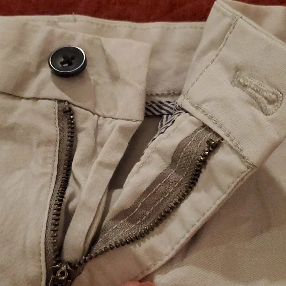 IZOD Men's Light Gray Khaki Shorts - Size 40